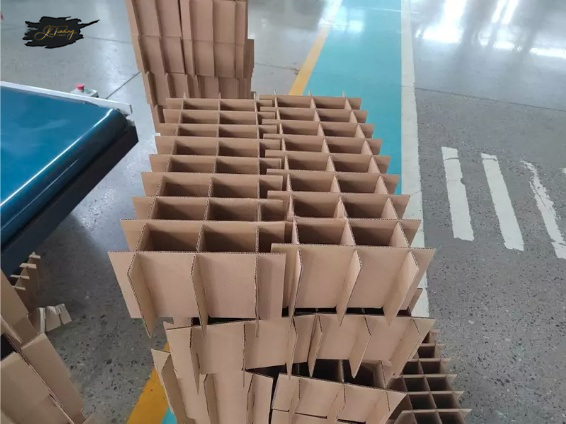 Corrugation Sheet Automatic Partition Assembler Machine for Packaging Machinery